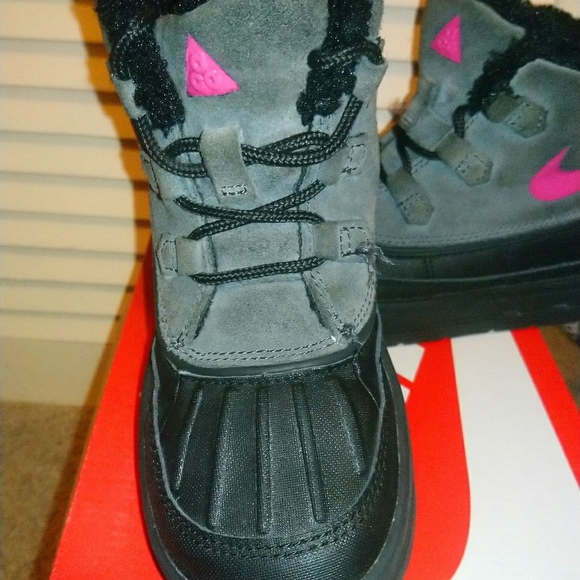 Winter Sale $21--Nike Woodside Chuckka ACGs - Picture 2 of 4